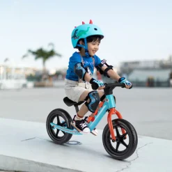 Micro Hjelm, 3D Scootersaurus – Size M (Ages 5–8)