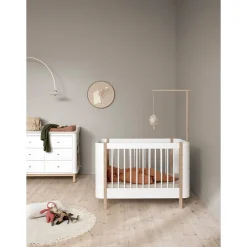 Oliver Furniture Wood Holder for Mini+ Basic Bed Canopy or Mobile, White