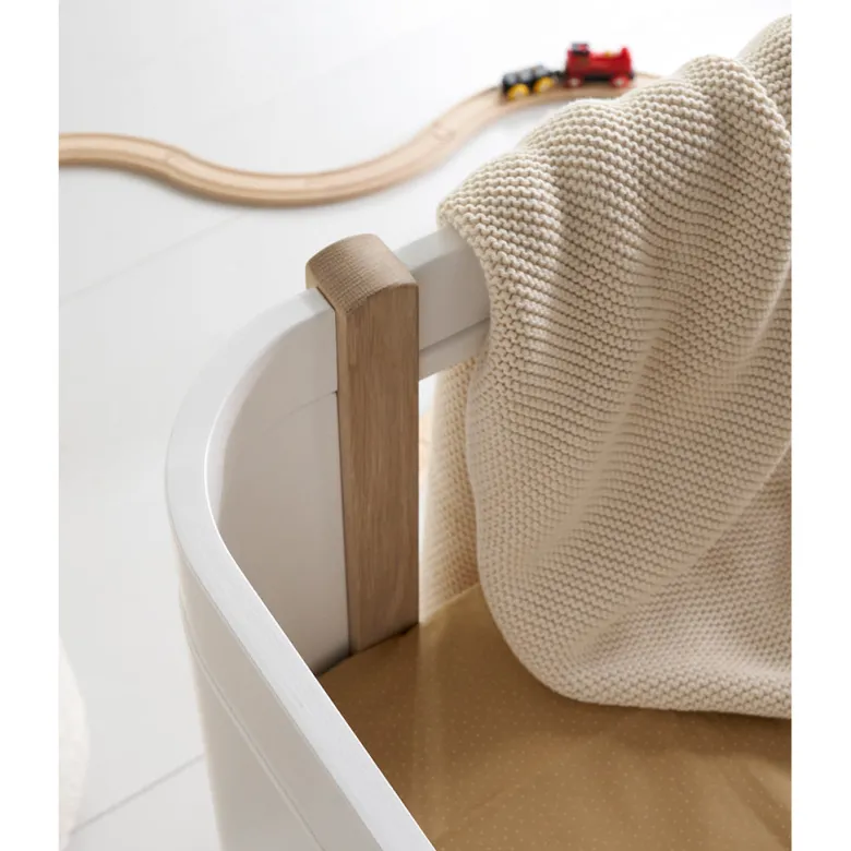 Oliver Furniture, Wood Mini+ Crib including Junior Kit – White/Oak