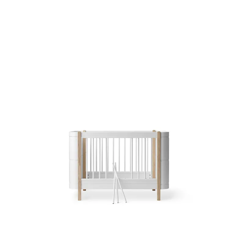 Oliver Furniture, Wood Mini+ Crib including Junior Kit – White/Oak