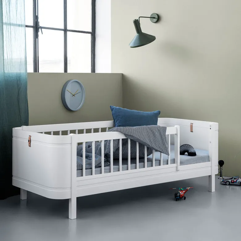 Oliver Furniture, Wood Mini+ Crib Including Junior Kit – White