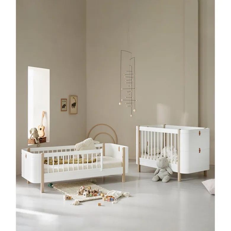 Oliver Furniture, Wood Mini+ Crib excl. Junior Kit - White/Oak