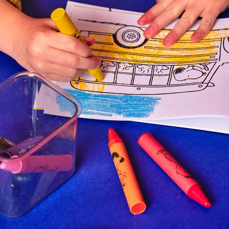 Ooly Jumbo Crayons and Coloring Book, Radiserne