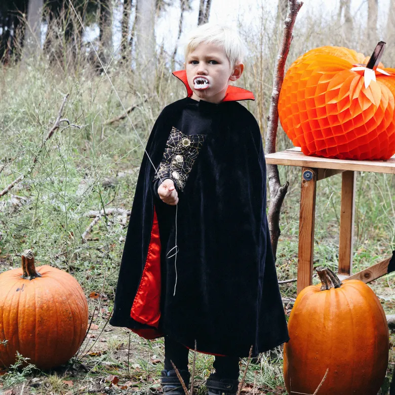 Souza Dracula Cape and Teeth, Size 4-8 Years